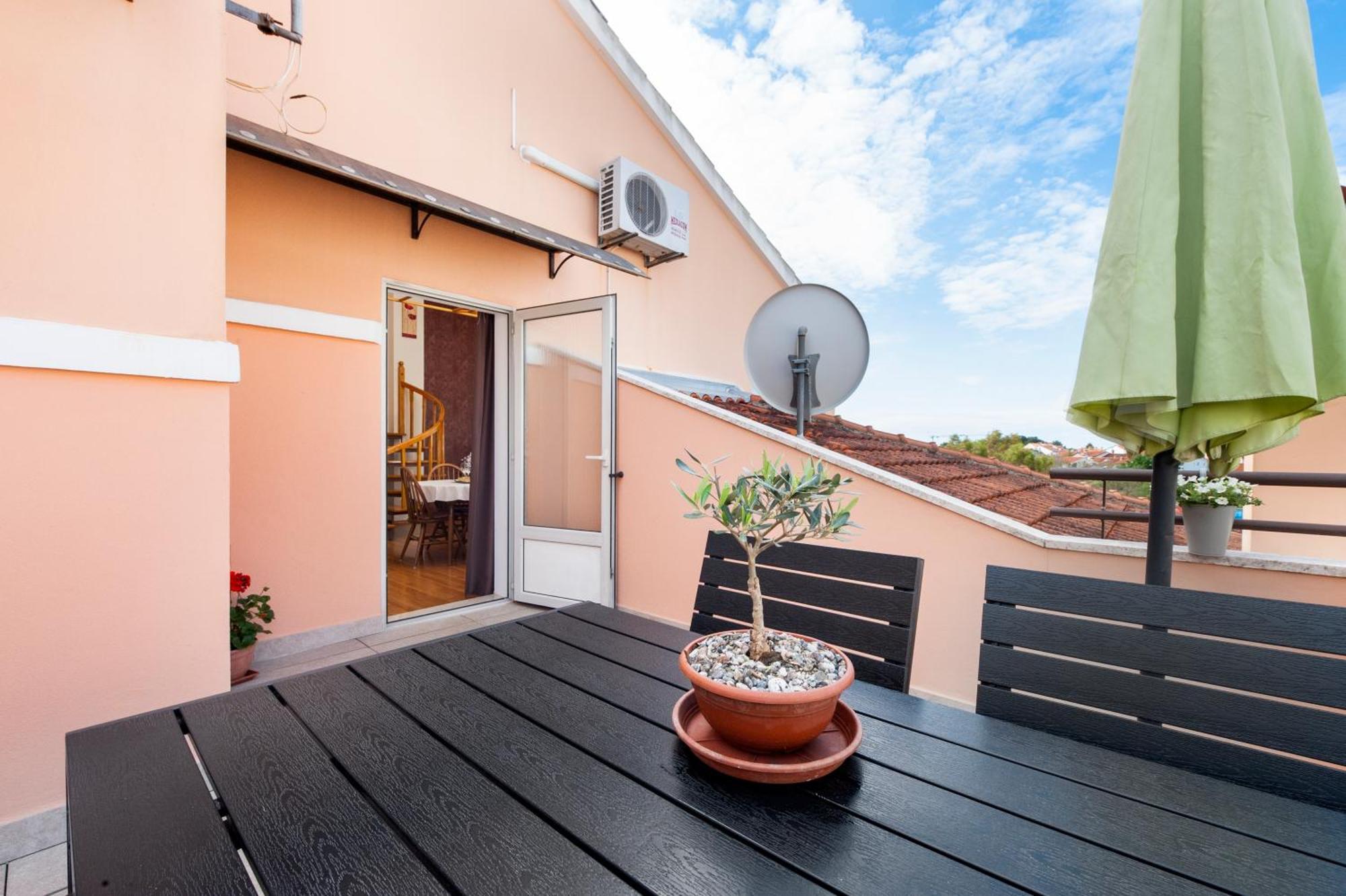 Olea Magica Apartments Ровинь Экстерьер фото