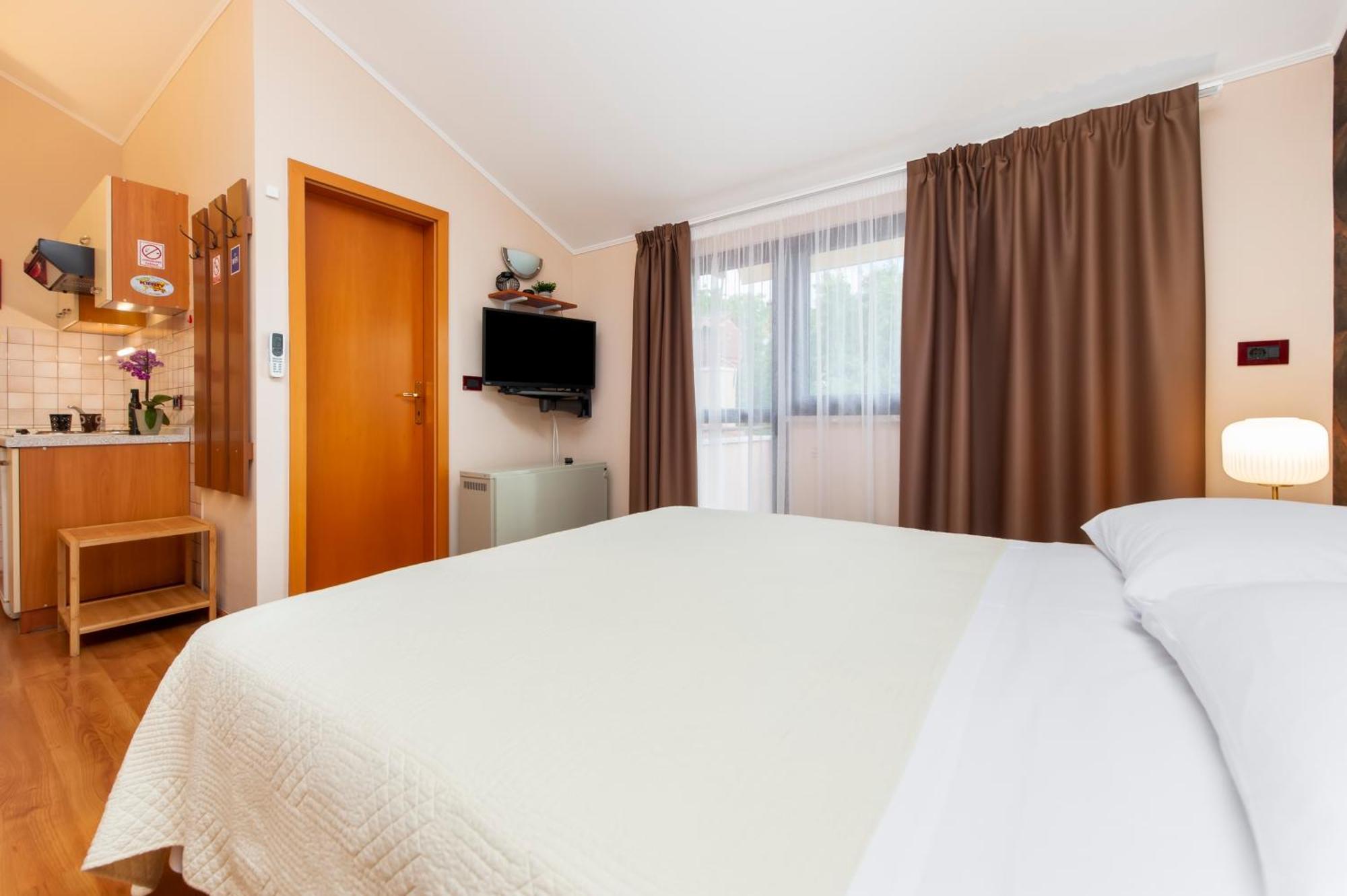 Olea Magica Apartments Ровинь Экстерьер фото